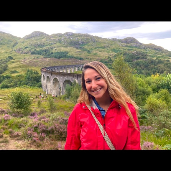 Meet your Posher, Julie - Picture 2 of 3